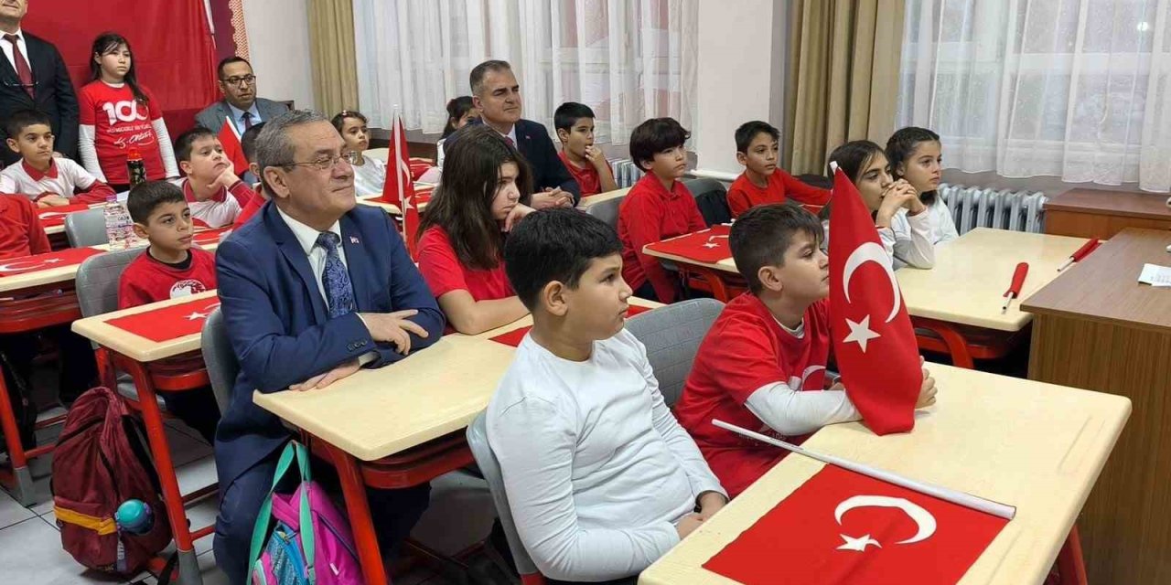İkinci dönemin ilk dersinin konusu ’Bayrak’