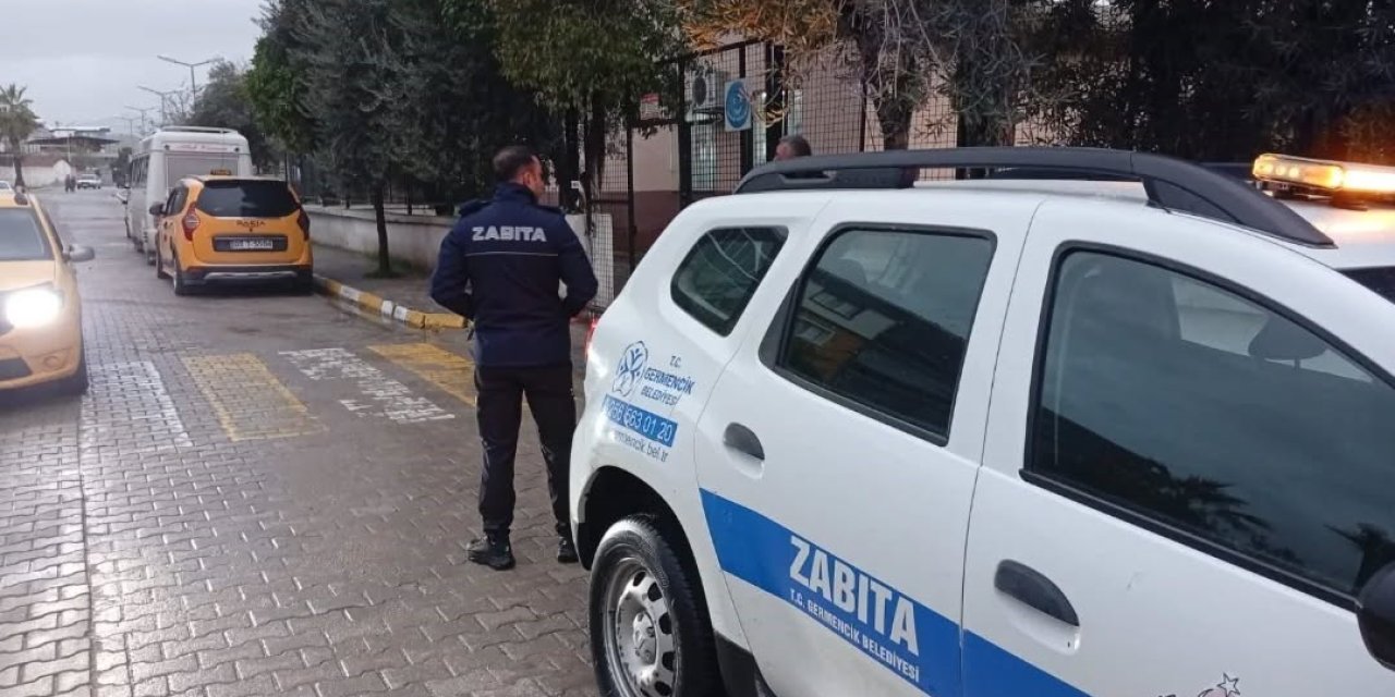 Ara tatil sonrası Germencik’te okul önlerinde zabıta mesaisi