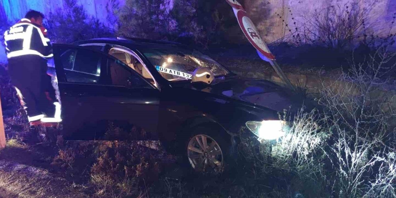 Karacasu’da trafik kazası: "Sıkışan sürücüyü itfaiye ekipleri kurtardı"