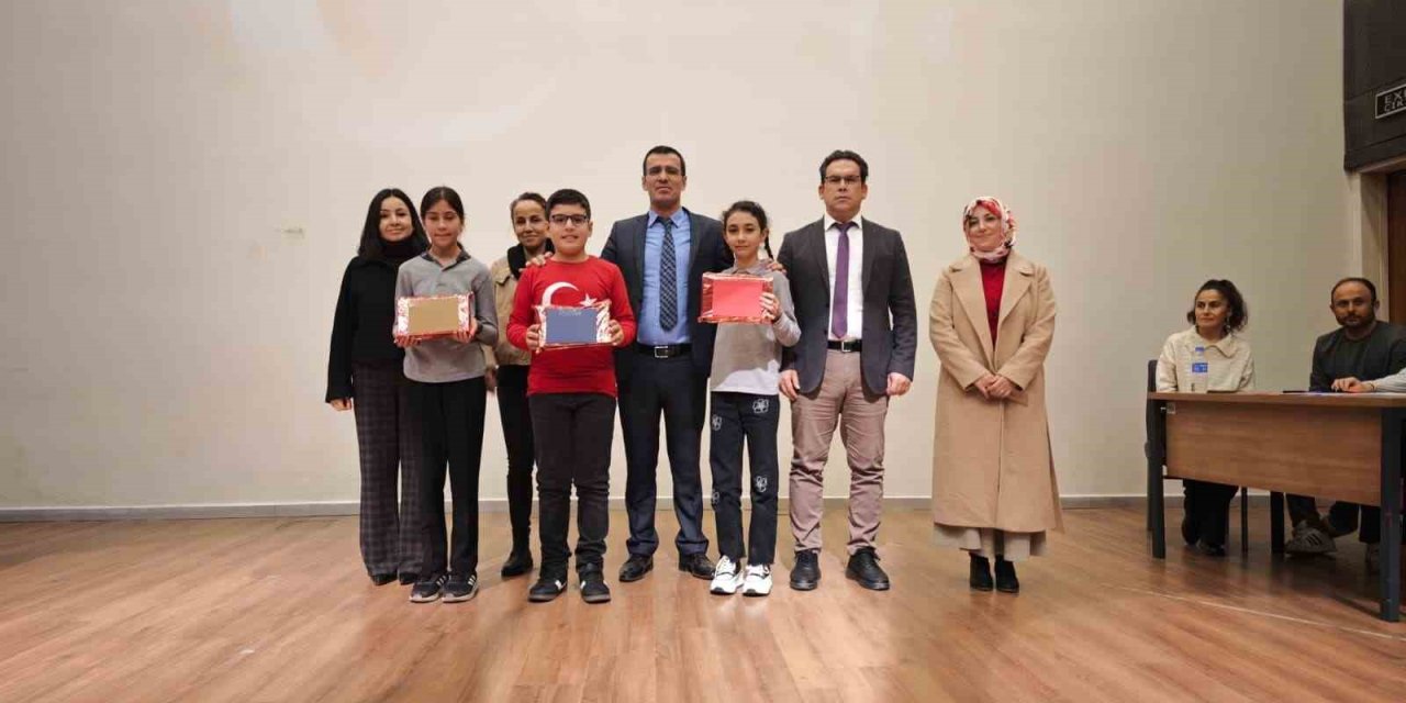 Sarıgöl’de minik yüreklerden İstiklal Marşı coşkusu