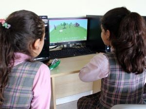 YTÜ’de “Haydi Kızlar Yazılıma” Projesi