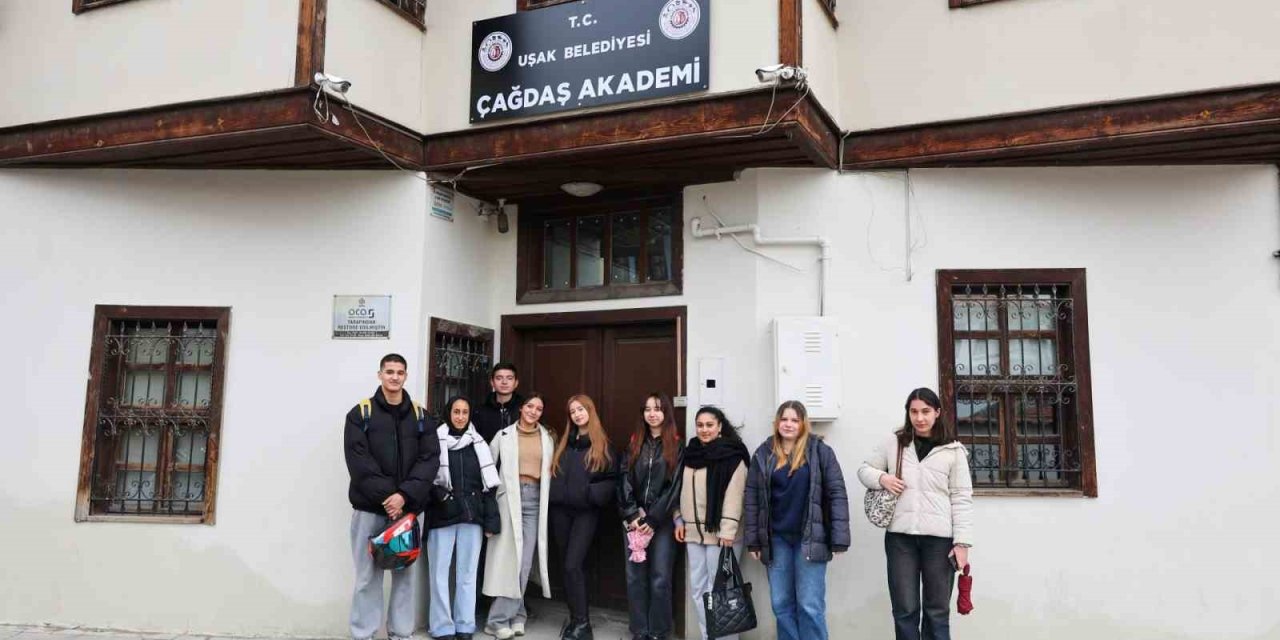 Uşak Belediyesi öğrencileri ücretsiz üniversite sınavı için kurs imkanı sağlıyor