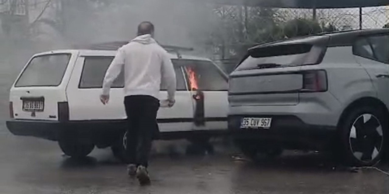 Yanan otomobile yol kenarındaki su birikintisinden doldurduğu kovayla müdahale etti