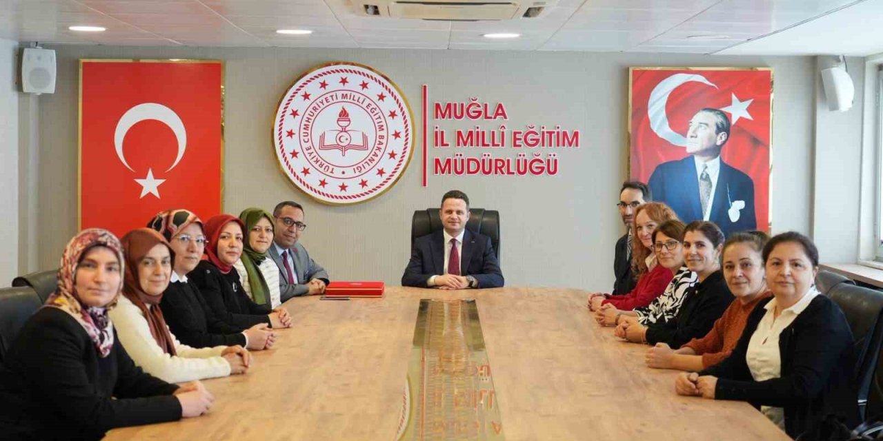 Muğla Olgunlaşma Enstitüsü tarafından "Bayrak Sevgisi" el emeğiyle taçlandı