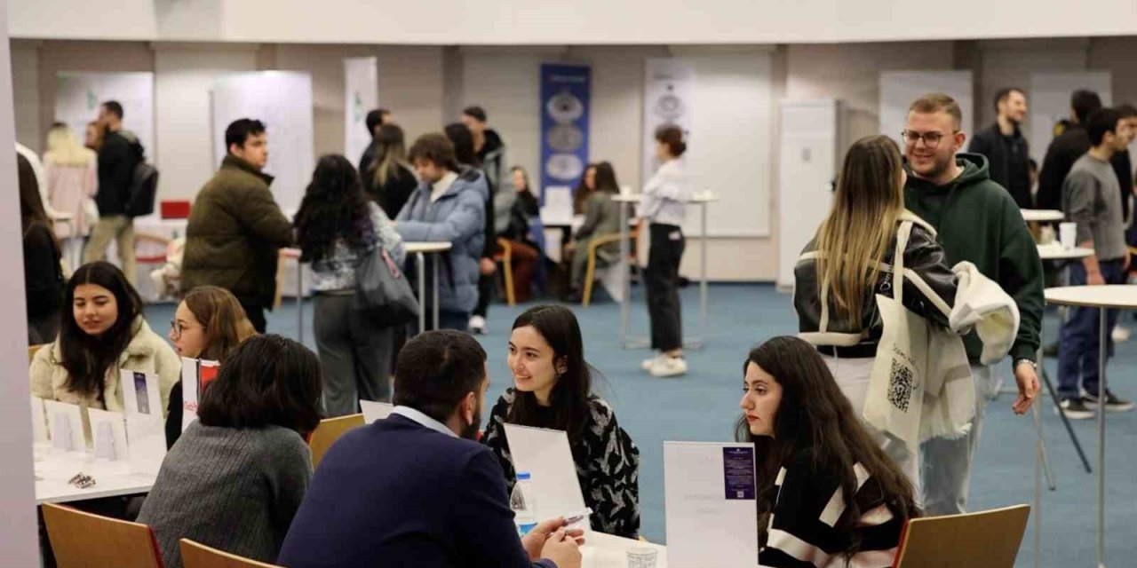 İzmir Ekonomi’de dev buluşma: 5 günlük ‘kariyer’ zirvesi