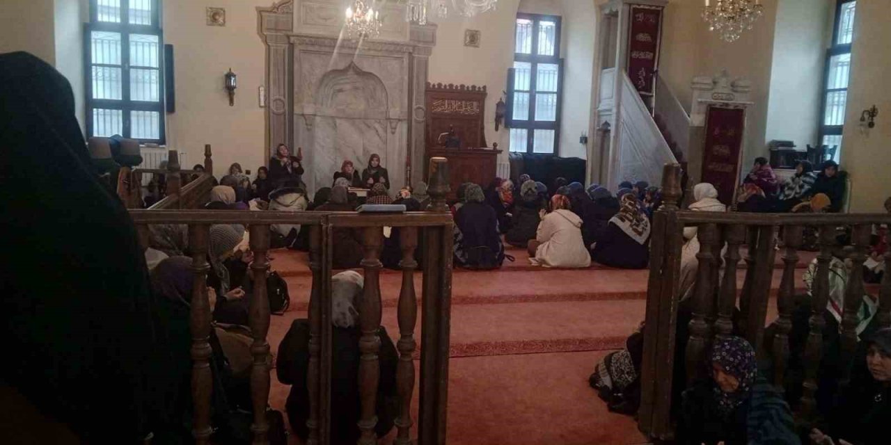 Kadınlara Berat gecesinin faziletleri anlatıldı