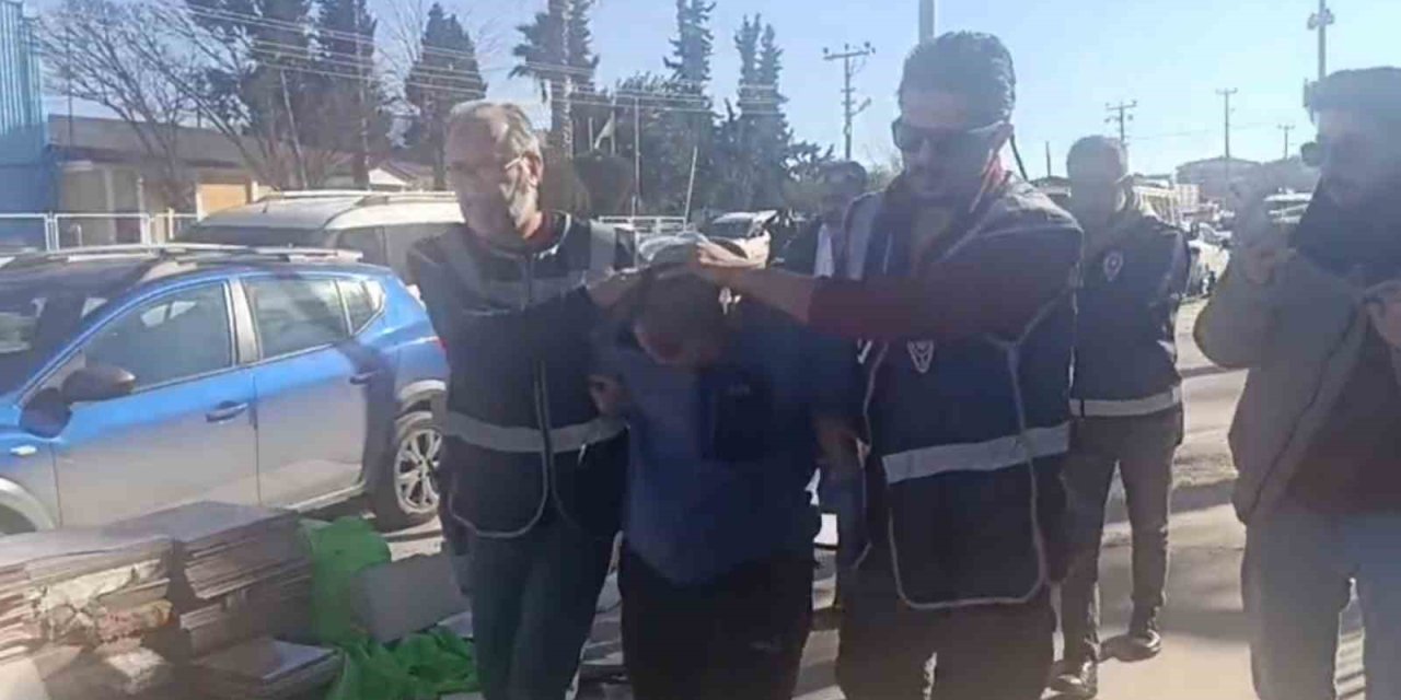 Boşanma aşamasındaki eşini öldüren katil zanlısı ve yardım eden akrabası adliyeye sevk edildi