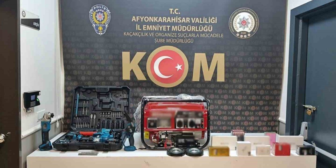Polis kaçak parfüm ve elektronik malzeme ele geçirdi