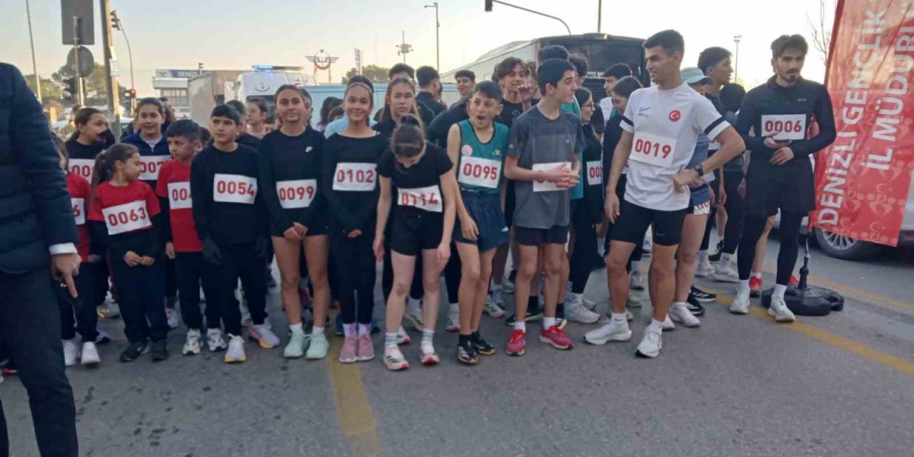 Denizli’de Atatürk Yol Koşusu çekişmeye sahne oldu