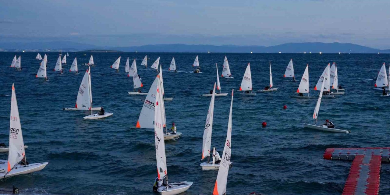 Yelkenliler Didim’de yarışmaya başladı