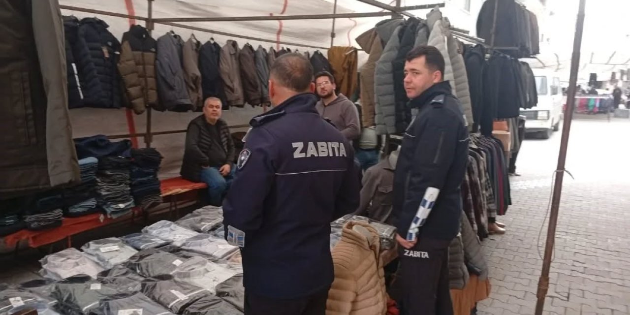 Zabıta ekiplerinden semt pazarında sağanak uyarısı