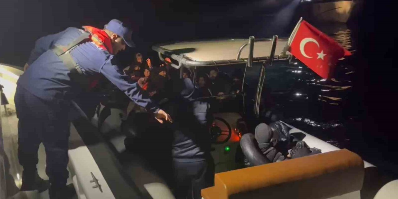 İHA tespit etti, Sahil Güvenlik yakaladı: 39 göçmen, 1 organizatör, 1 firari