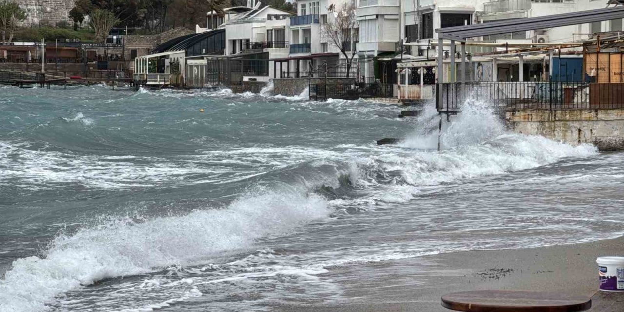 Bodrum’da fırtına 80 kilometre hıza ulaştı