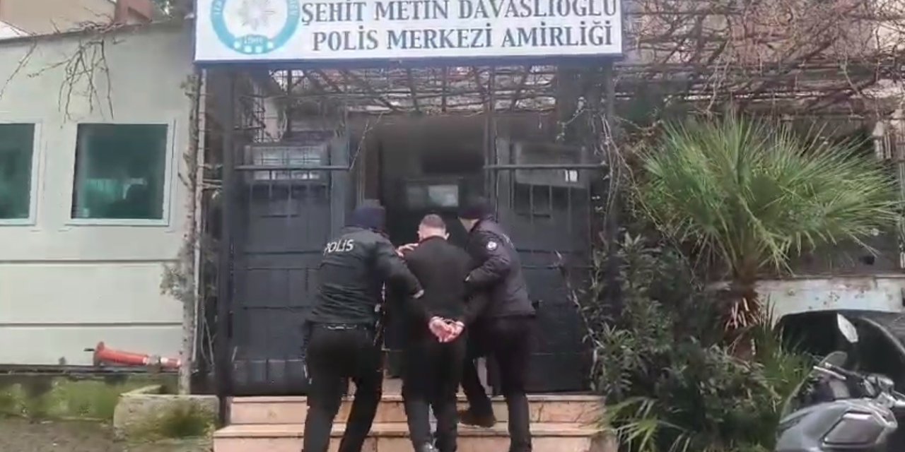 Konak polisinden kaçamadılar: 2 firari yakalandı