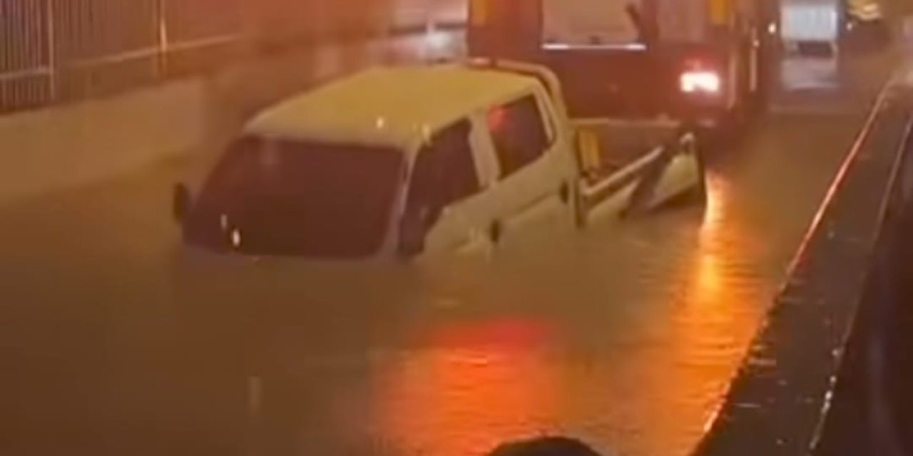 İzmir’de suyla dolan alt geçitte mahsur kalan sürücü hayatını kaybetti