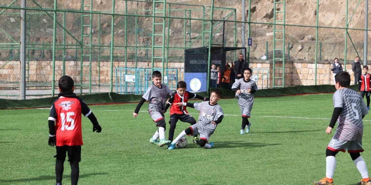 Merkezefendi’de U-9 Şenlik Ligi tüm hızıyla devam ediyor