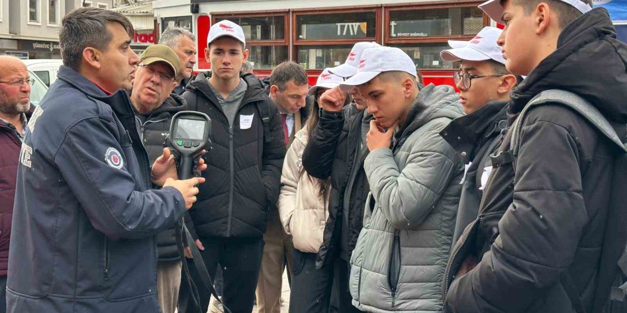 6 Şubat depremlerinde hayatını kaybedenler Uşak’ta dualarla anıldı