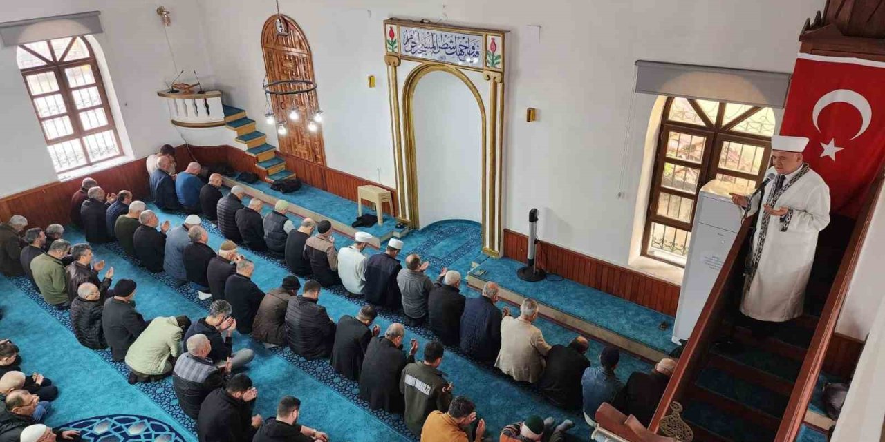 Köyceğiz’de deprem şehitleri için dua ve lokma hayrı yapıldı