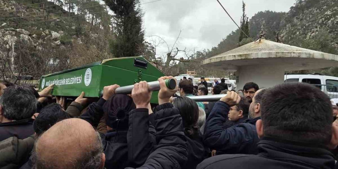 Selde hayatını kaybeden belediye işçisi son yolculuğuna uğurlandı