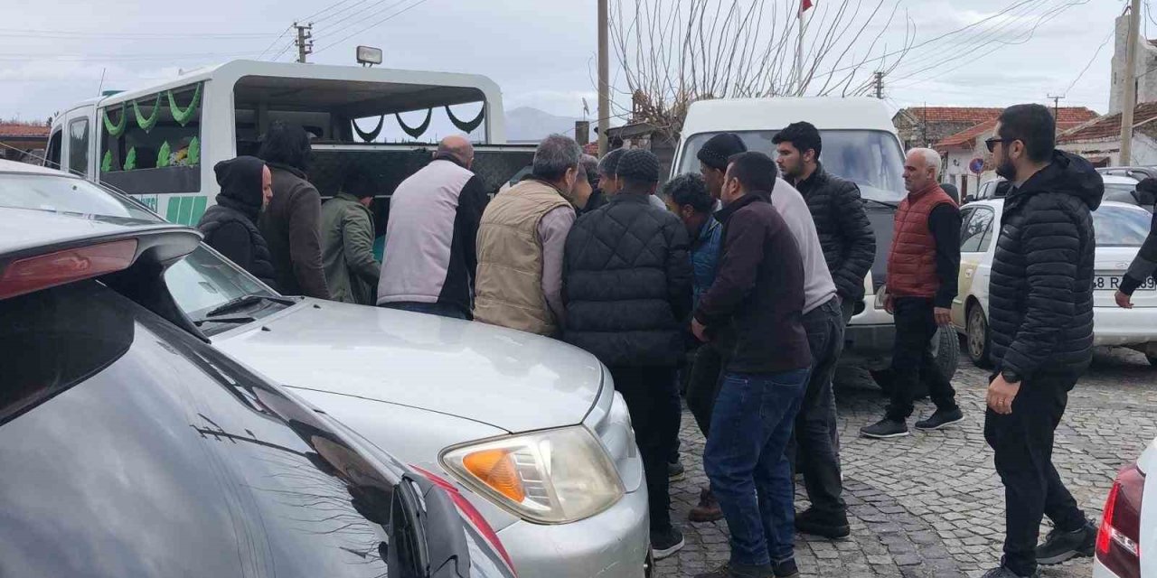 Evinde ölü bulunan Datçalı doktor toprağa verildi