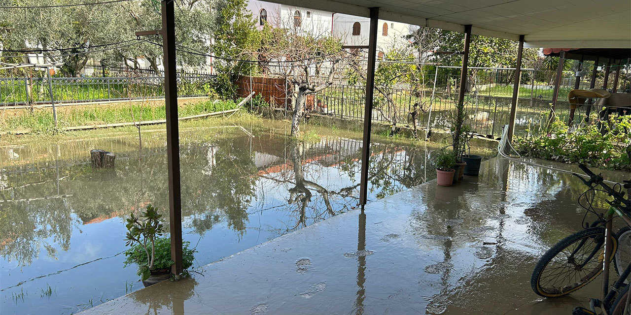Kuşadası’nda evleri su bastı, siteler felaketi yaşadı