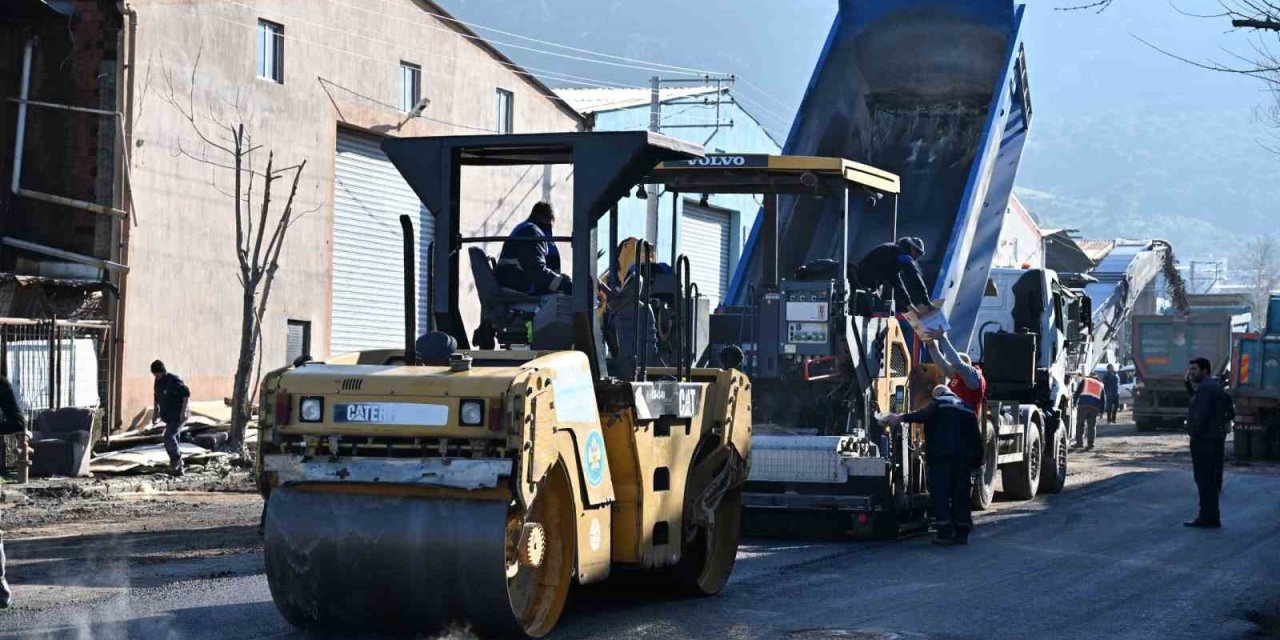 Büyükşehir kendi asfaltını yollarda kullanmaya başladı