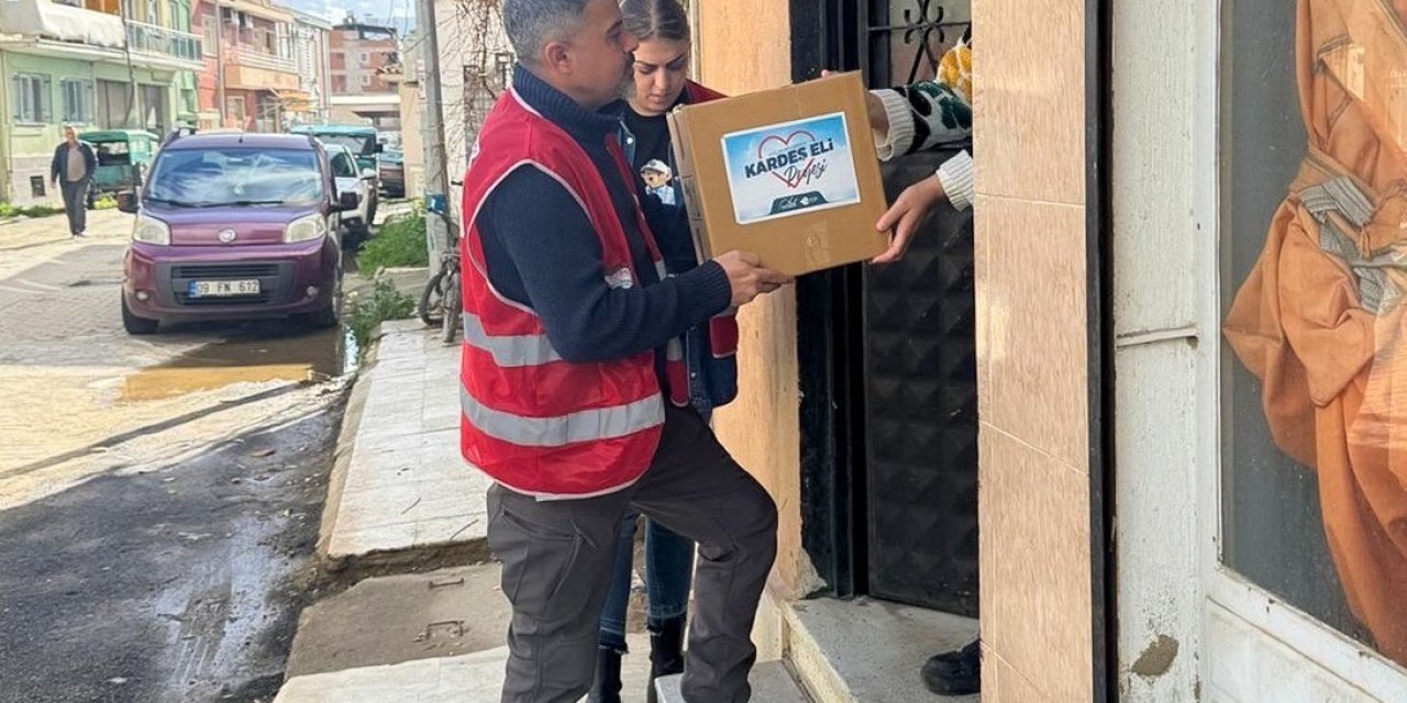 Efeler’in ’Kardeş Eli’ projesi ihtiyaç sahibi vatandaşlara destek oldu