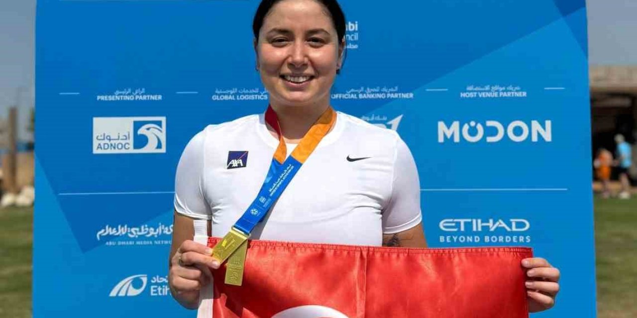 Milli yüzücü Bengisu Avcı’dan, Abu Dhabi’de dünya şampiyonluğu