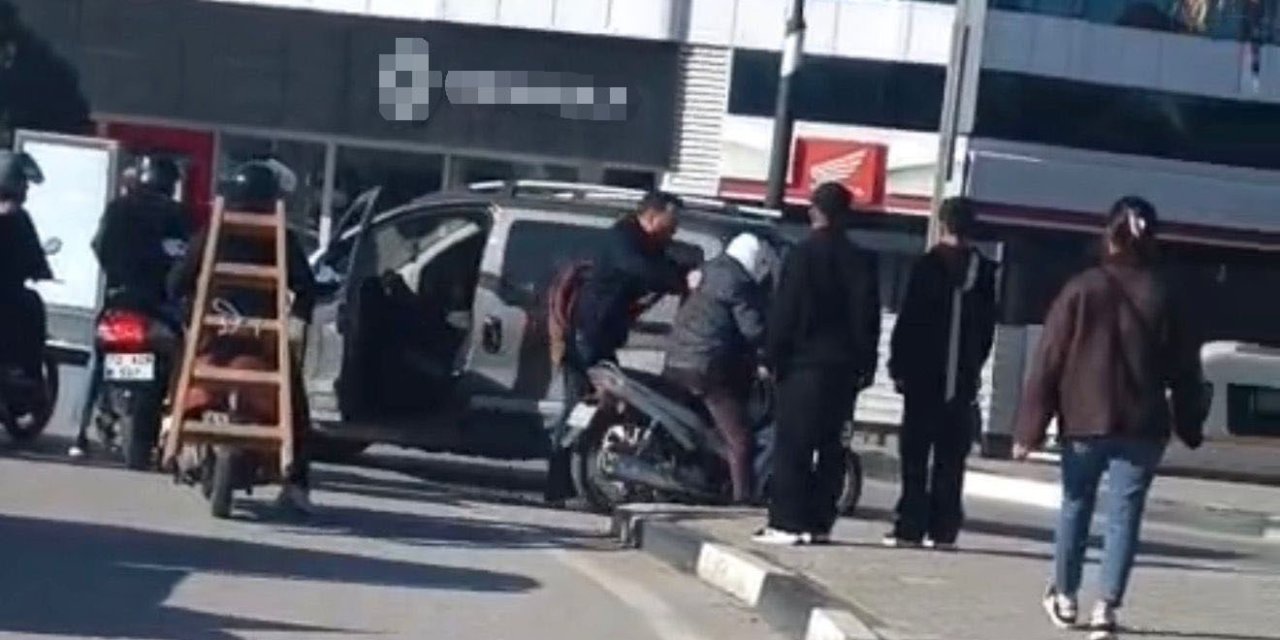 Kavşakta geçiş önceliği tartışması kavgaya dönüştü: Taraflar birbirlerine girdi