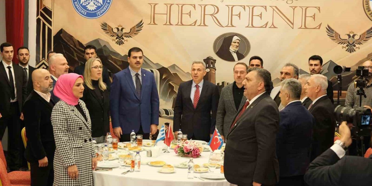 Erzurumlular İzmir’de düzenlenen herfene gecesinde buluştu