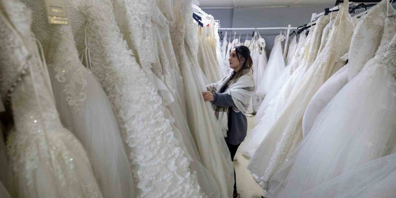 Gelinlik hayali İzmir’de ücretsiz gerçek oluyor