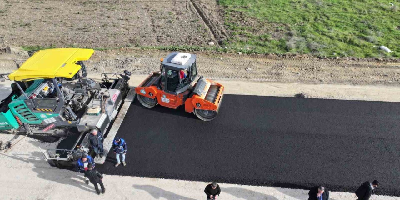 Yeni tesisin ilk asfaltı Hacıbektaşlı’nın yollarıyla buluştu