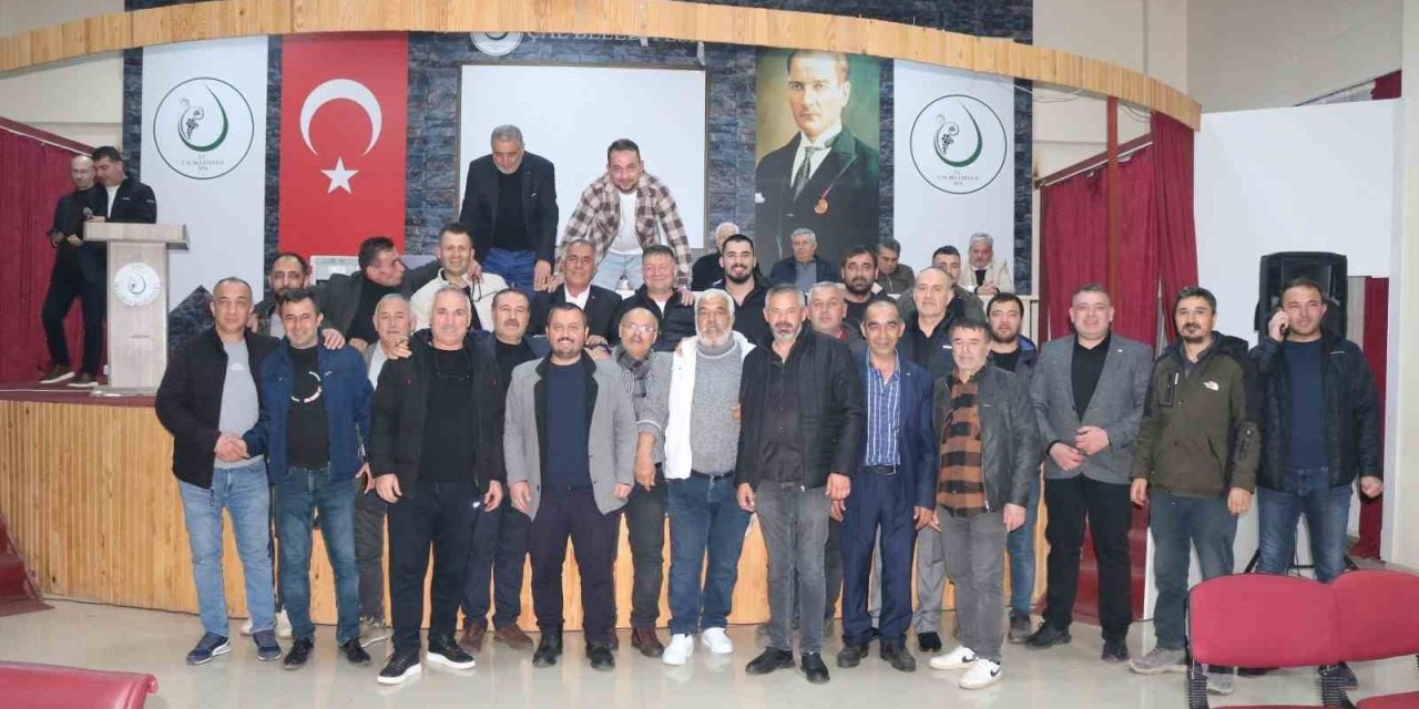 Çal Esnaf Odası’nda 4 dönemdir değişmeyen başkan değişti