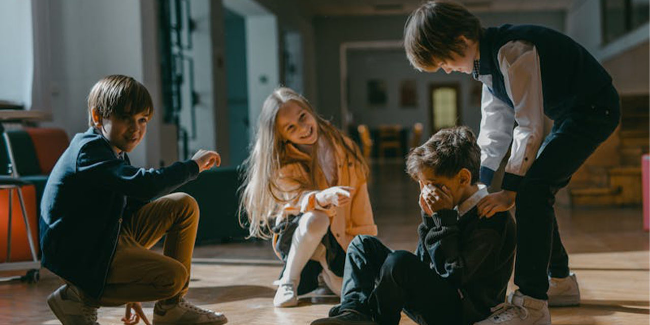 Efeler’de ilk ders “Akran Nezaketi”, sosyal medyada seferberlik