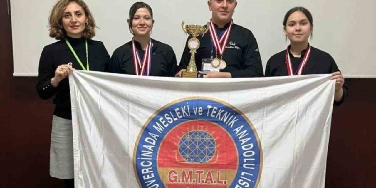 Kuşadası’ndaki okul aşçılık yarışmasında bölge birincisi oldu