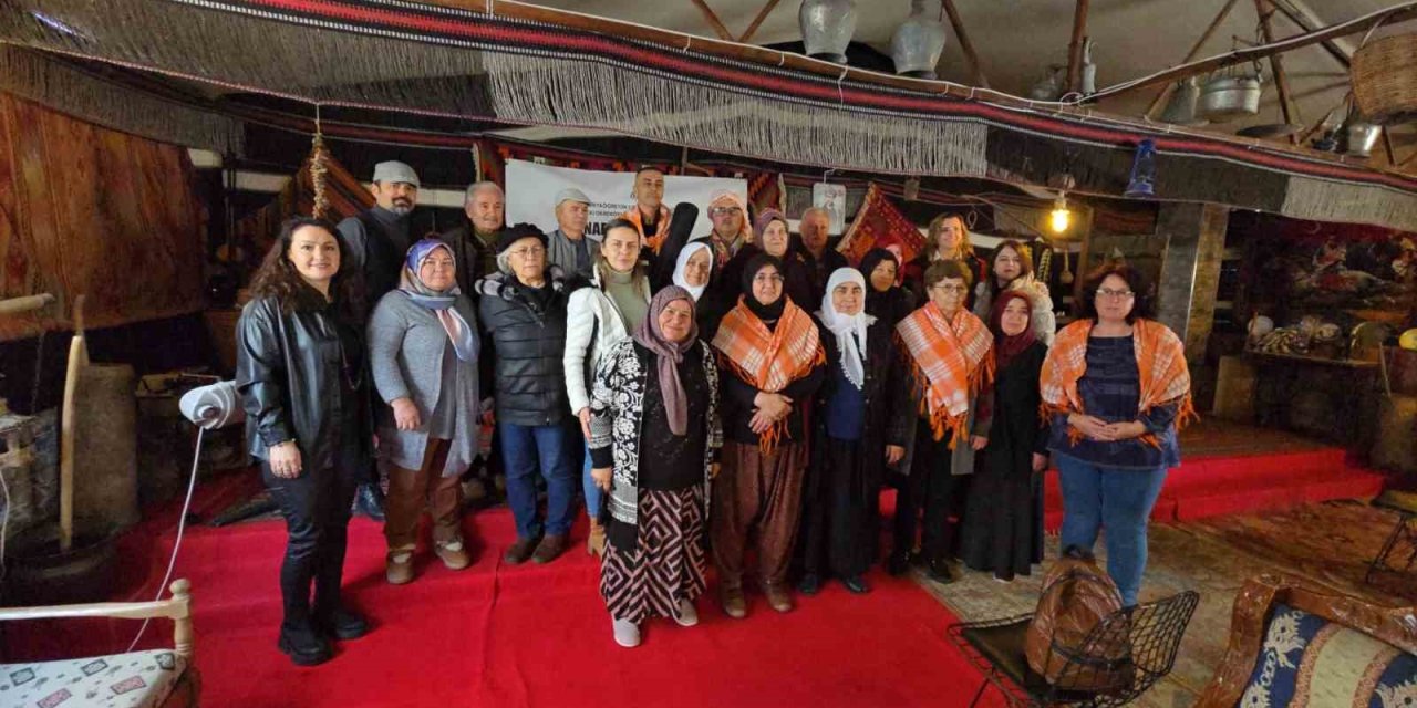 Diyar diyar gezip kültür arşivi oluşturuyorlar