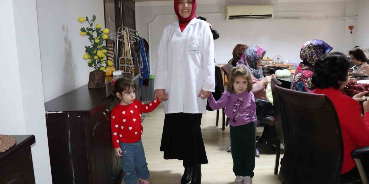 Kadınlar halk eğitimiyle hem sosyalleşiyor hem de gelir elde ediyor