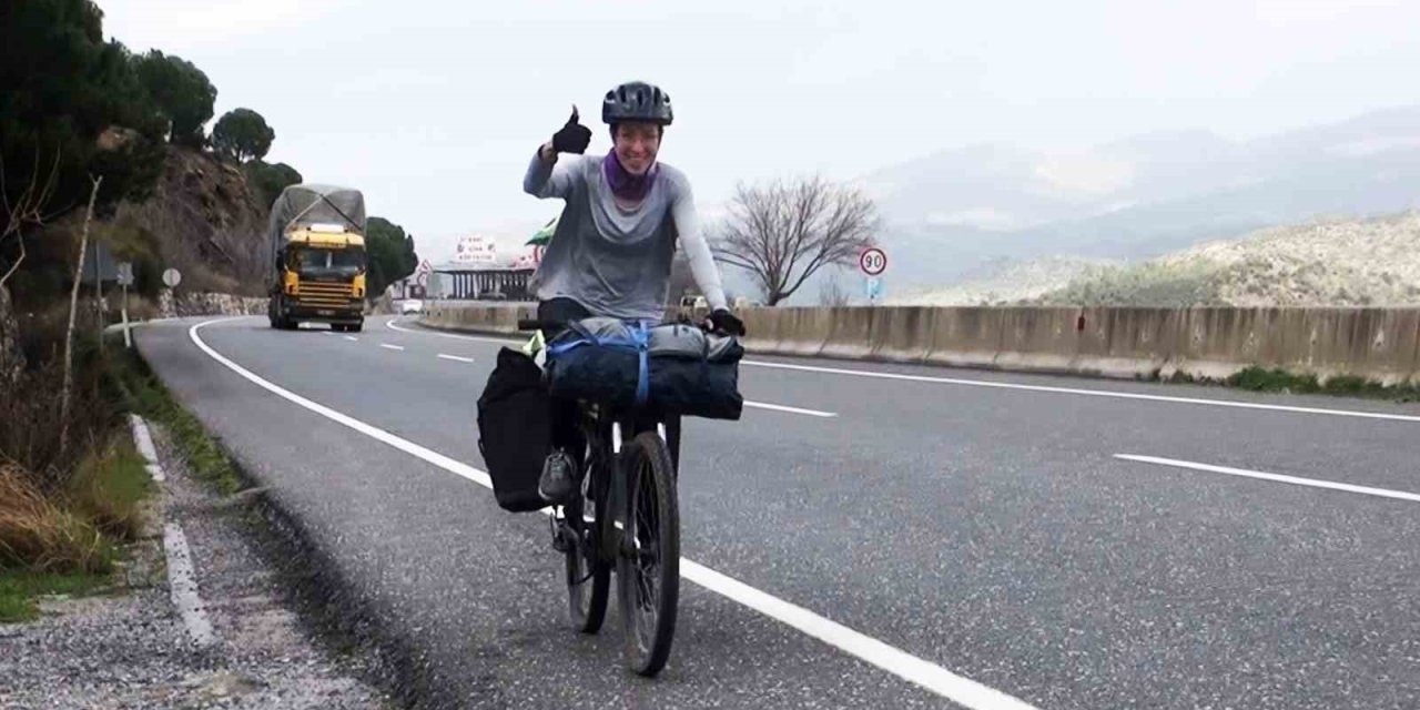 Yeni kültürleri tanımak için Brezilya’dan Çin’e pedal çeviriyor