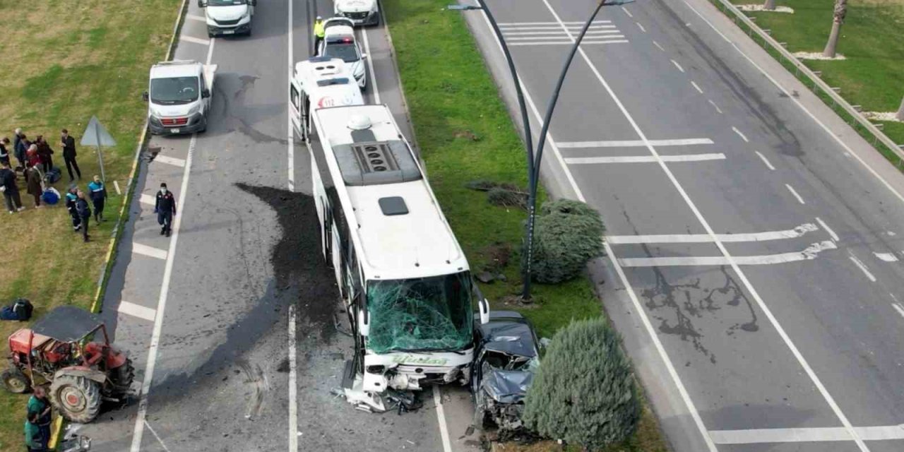 Manisa’da 3 araçlı zincirleme kaza: 5 yaralı