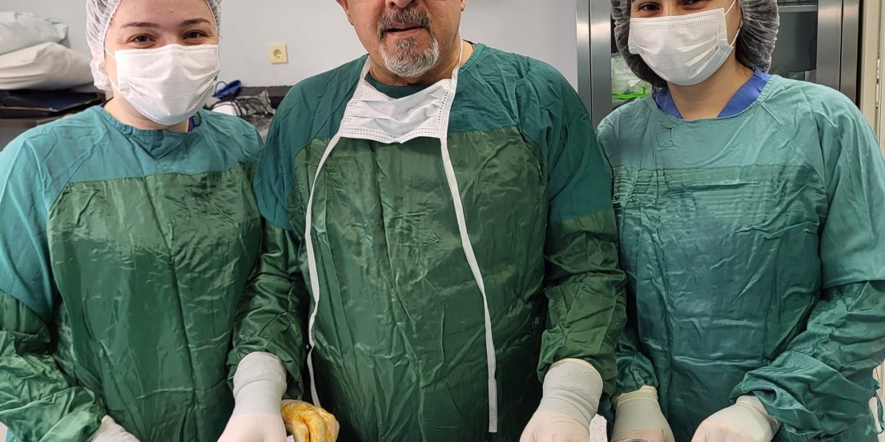 Karın ağrısıyla gitti, safrasından binlerce taş çıktı