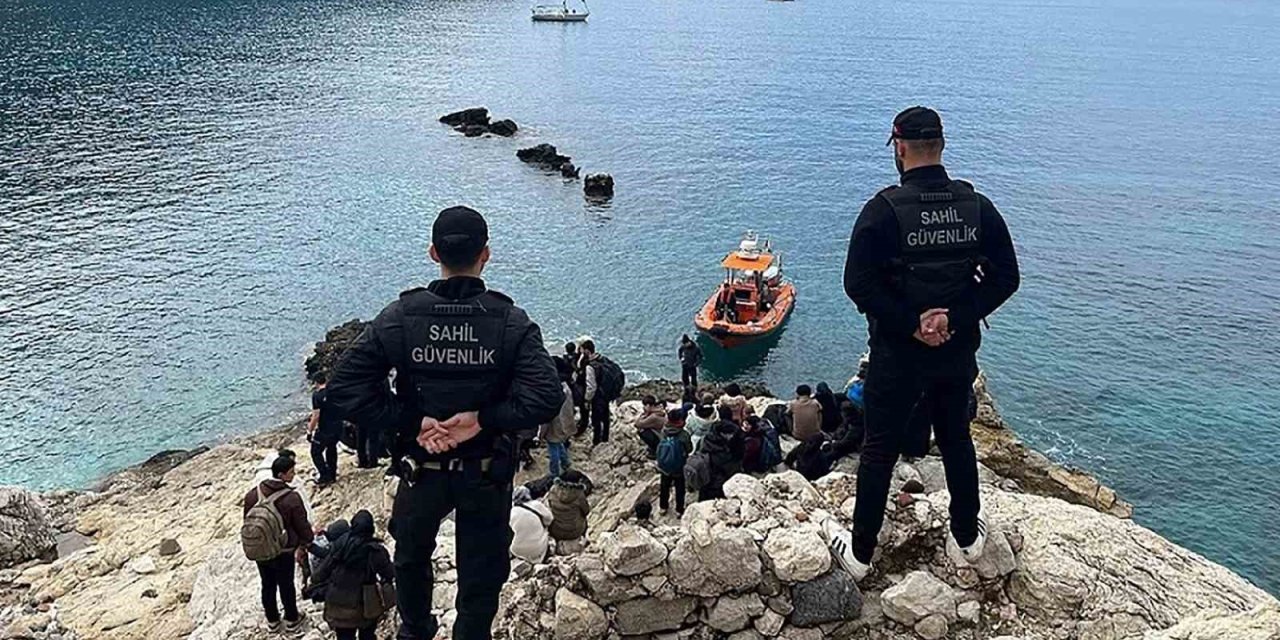 Seydikemer’de 60 düzensiz göçmen ve bir göçmen kaçakçısı yakalandı
