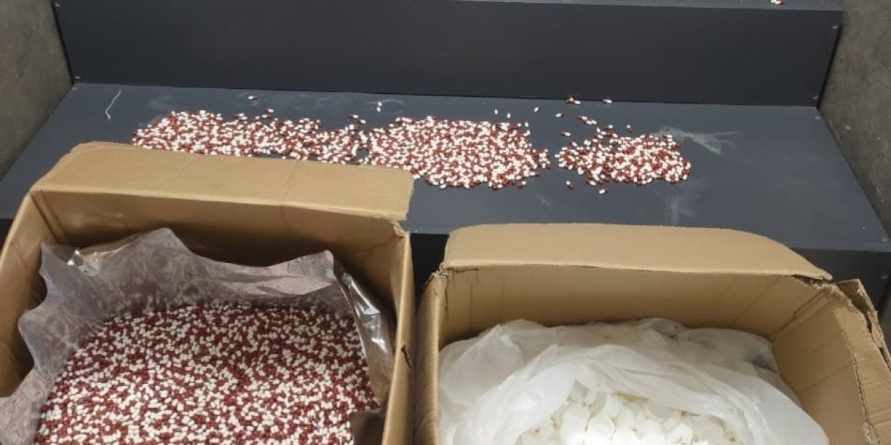 İzmir’de 104 bin adet uyuşturucu hap ele geçirildi