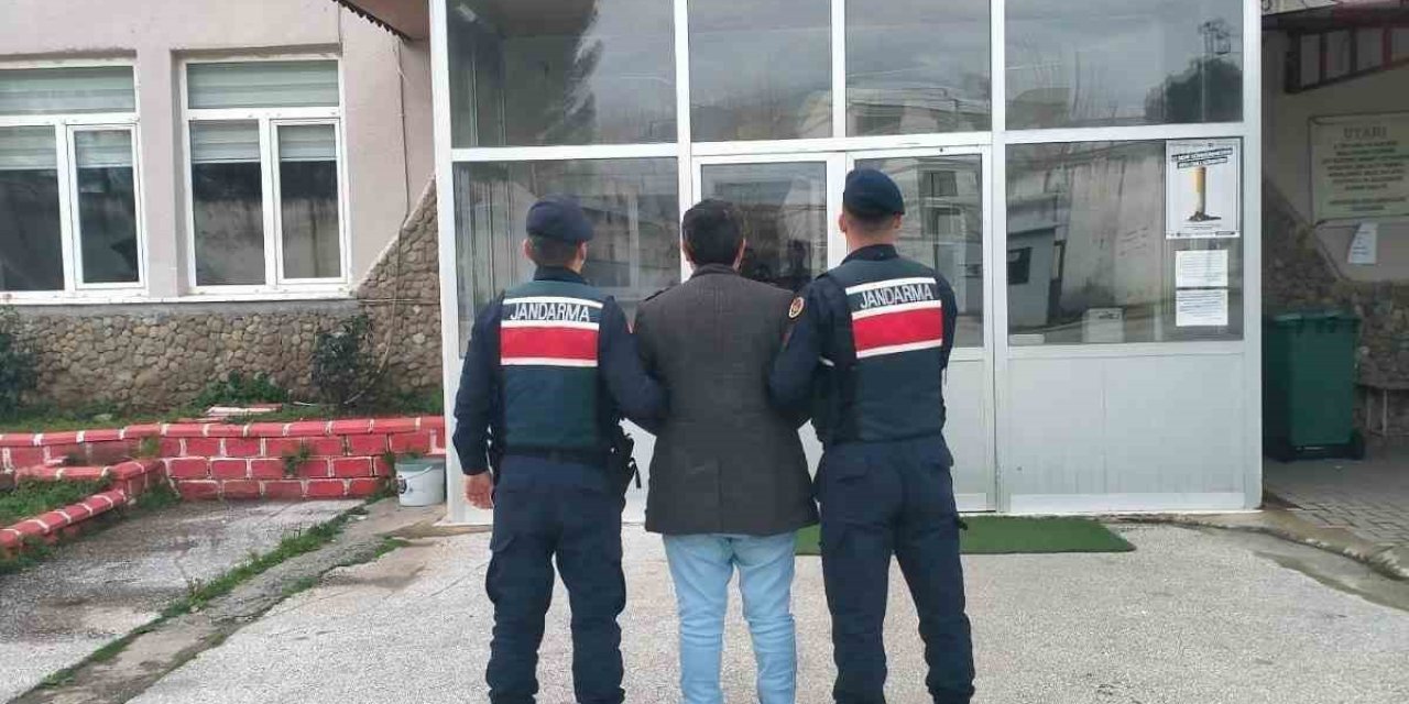 Evrakta sahtecilik ve zimmet suçundan aranan şahıs yakalandı