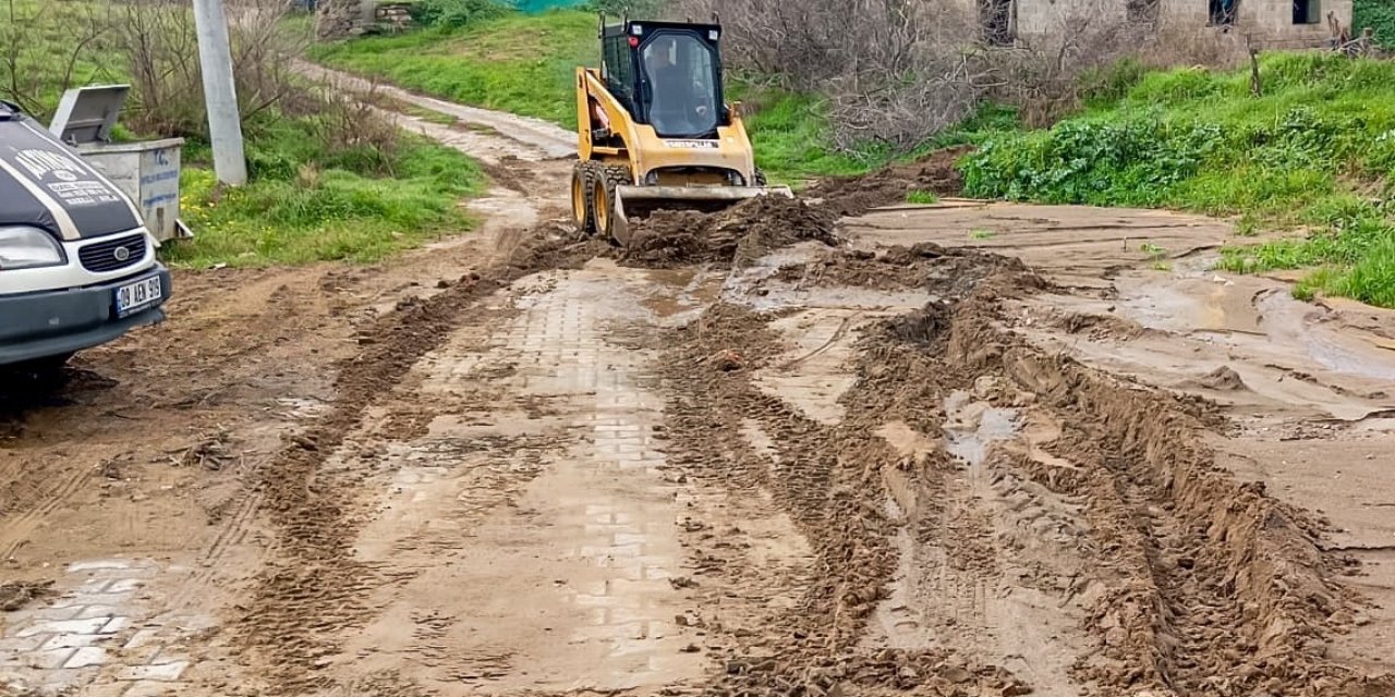 Yağış sonrası belediye ekipleri sahaya indi