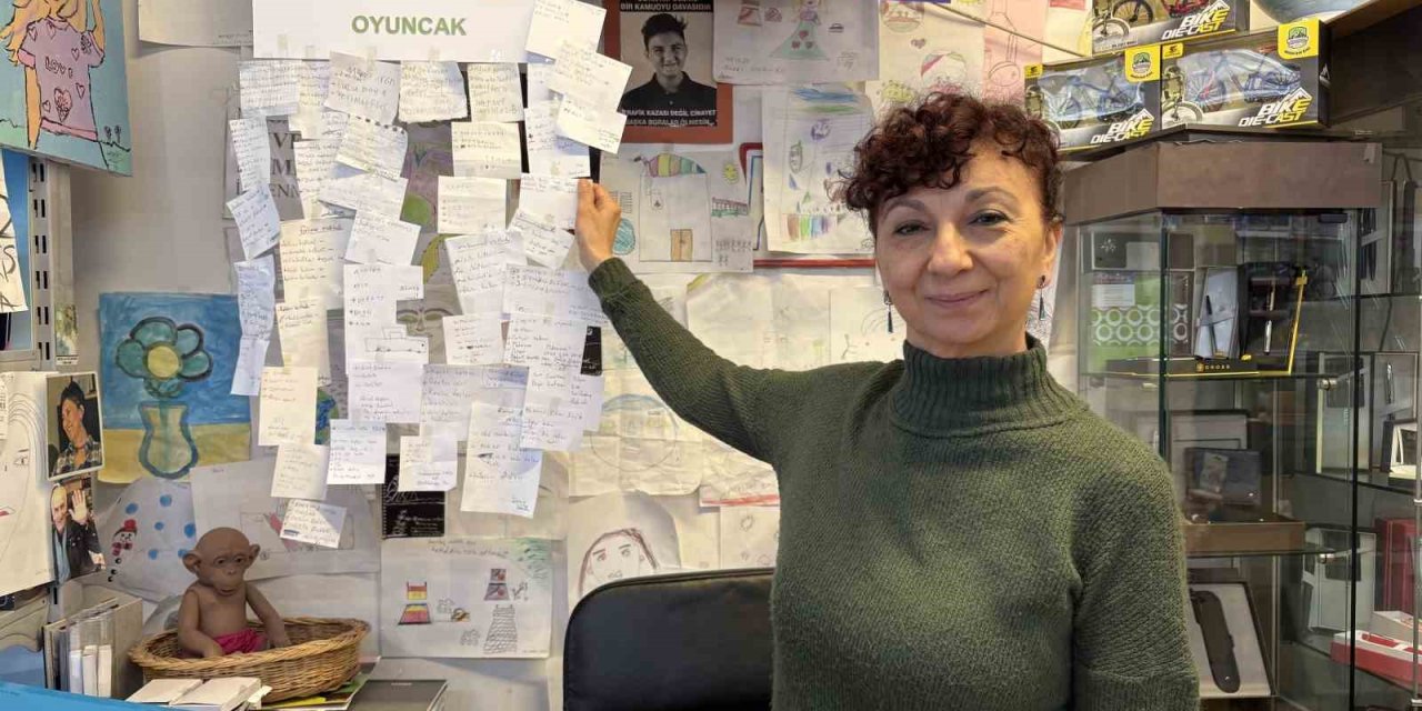 İzmir’de defter ve kalemler ‘askıda kırtasiye’ ile sahiplerini buluyor