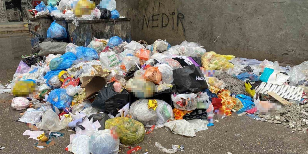 Buca’da grev bitti, çöp çilesi bitmedi