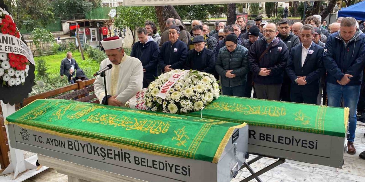 Bıçaklanarak öldürülen yaşlı çift son yolculuklarına uğurlandı