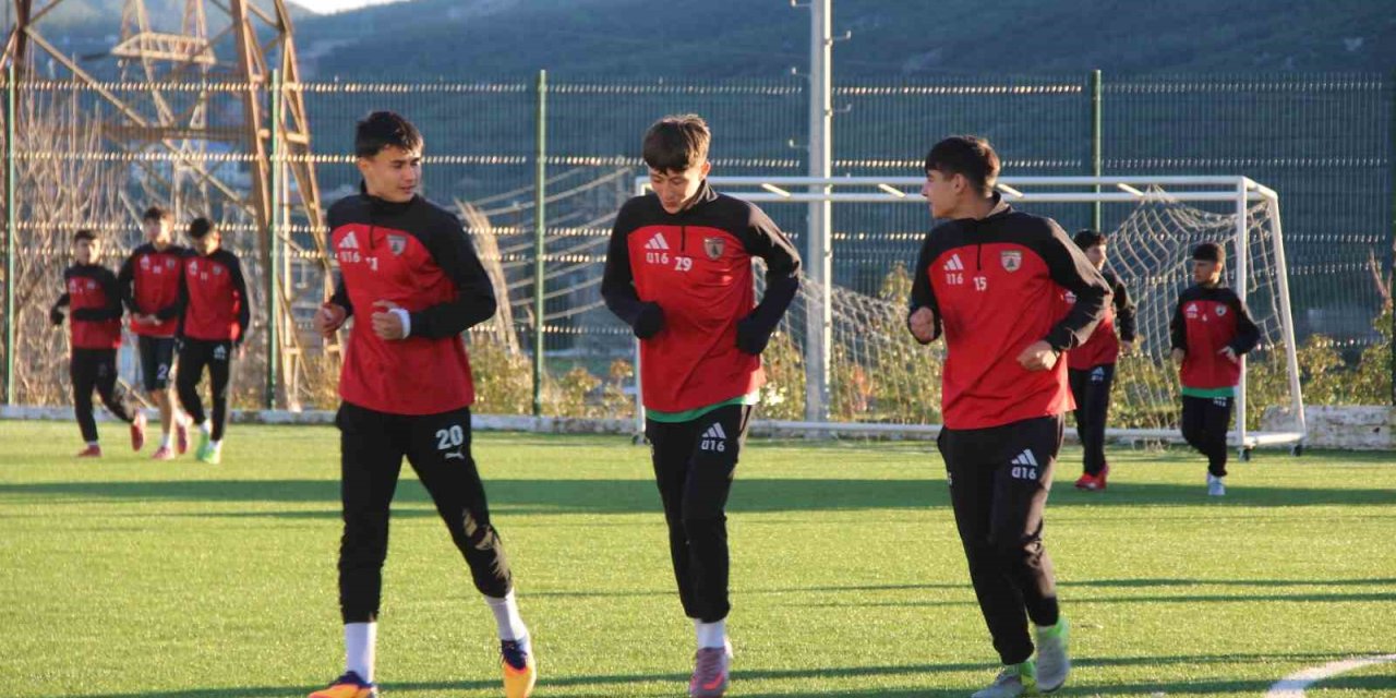 Muğlaspor Futbol Akademisi geleceğin yıldızlarını yetiştiriyor