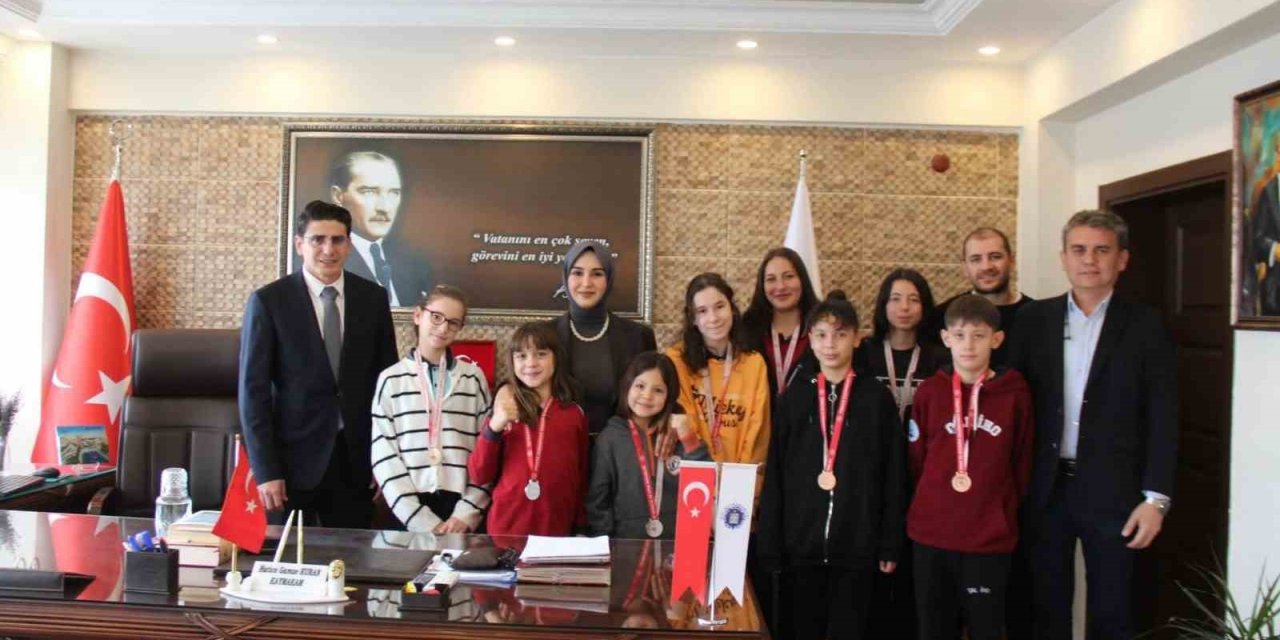 Çal’ın kick boks yıldızları madalyalarla döndü