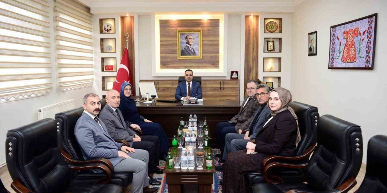 Rektör Kibar Sarıgöl’de temaslarda bulundu